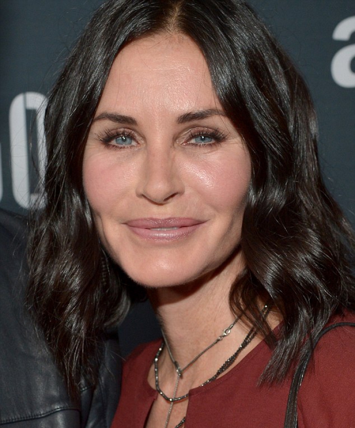 Cum arată Monica din ”Friends” la 10 ani de la finalul serialul. Schimbarea i-a îngrozit pe fani