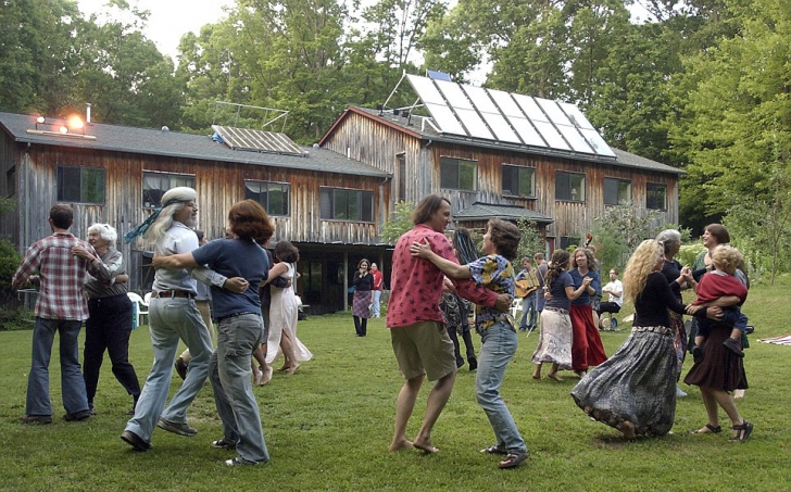 Orașul în care totul se împarte. Nimeni nu are voie să procreeze fără aprobarea grupului