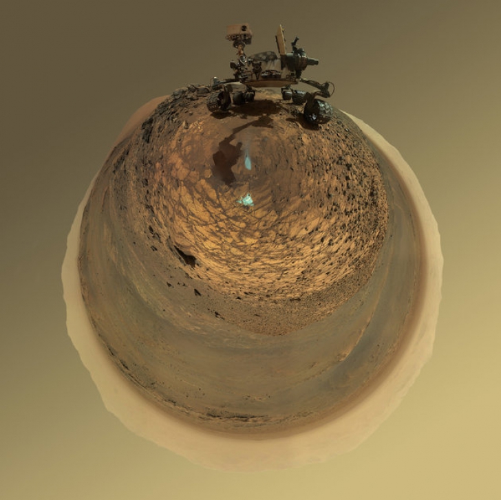 Selfie cu robotul Curiosity pe Marte