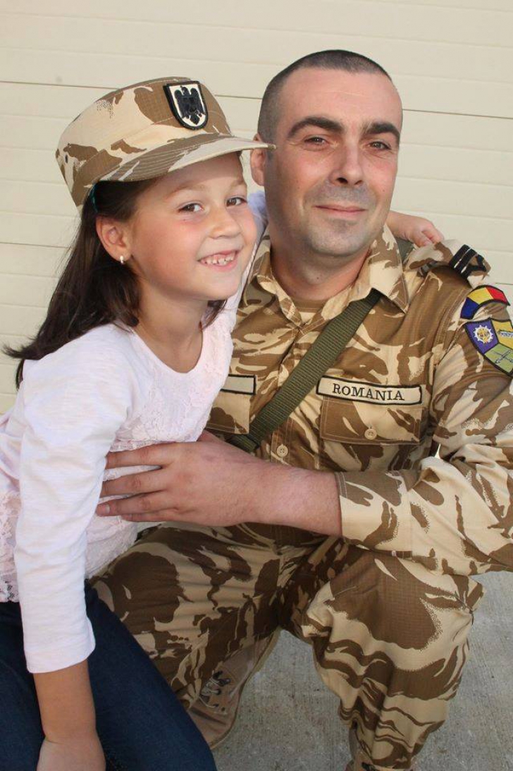 Imagini emoţionante la plecarea în Afganistan. Militarii români şi-au luat rămas-bun de la familii