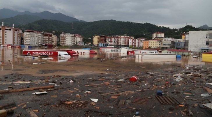 Inundaţiile din nordul Turciei, soldate cu 8 morţi și 17 răniți