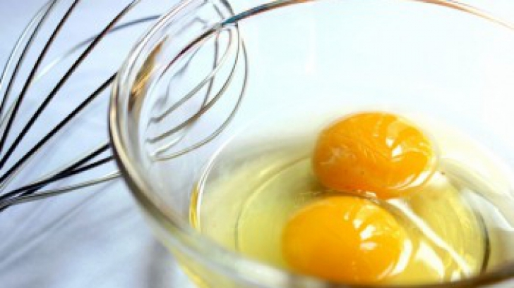 Ce e mai sănătos: oul întreg sau doar albușul? Află ce spun nutriționiștii 