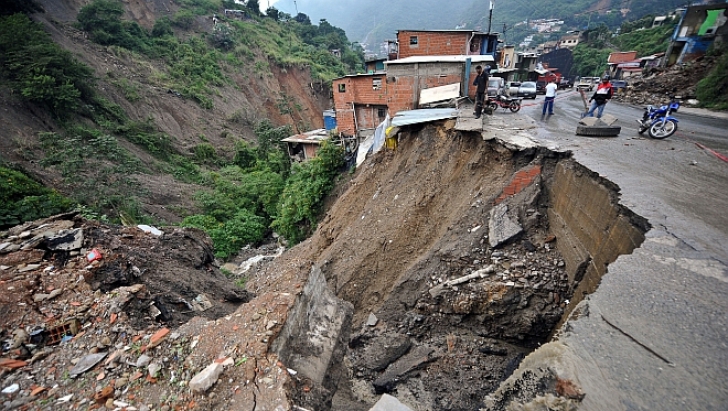 Stare de urgență în 19 localități din Peru, în urma gravelor alunecări de teren