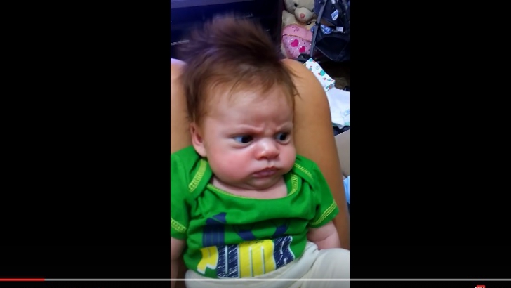 E "fenomen" pe Facebook: cel mai "serios" bebeluş, VIDEO vizionat de 15 milioane de ori