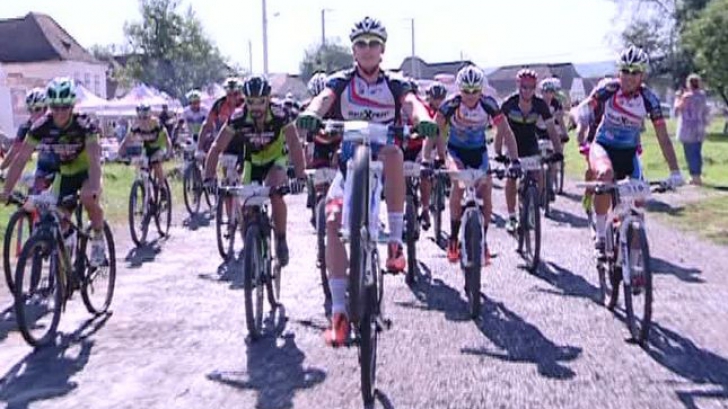 Peste 300 de sportivi au pedalat  în Criţ la "Transilvania Bike Trails Race"