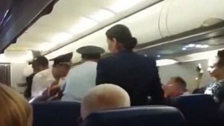 Incident la bordul unui avion: bătaie în toată regula între pasageri