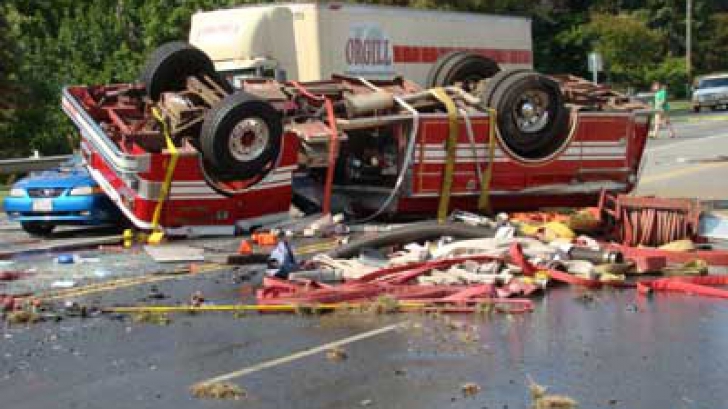 Coliziune gravă în SUA, între un camion de pompieri și o ambulanță: 12 victime