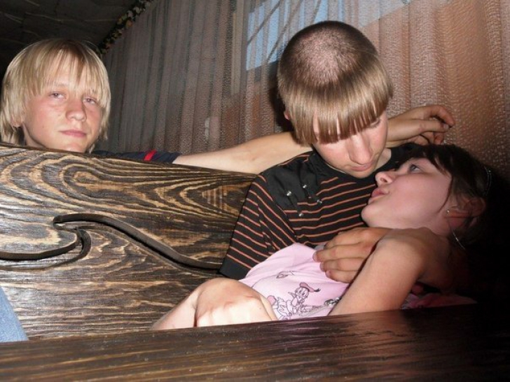 GALERIE FOTO: Cea mai populară tunsoare din Rusia. O să mori de râs