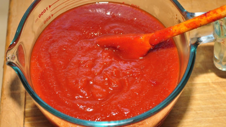 Cum să prepari ketchup de casă în doar 2 minute