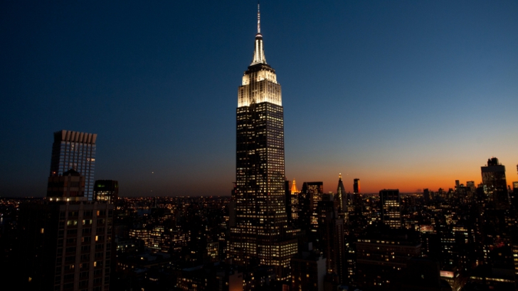 Animație de senzație pe Empire State Building. Imagini uriașe cu animale pe cale de dispariție