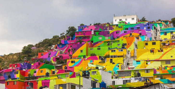 Orașul colorat în întregime