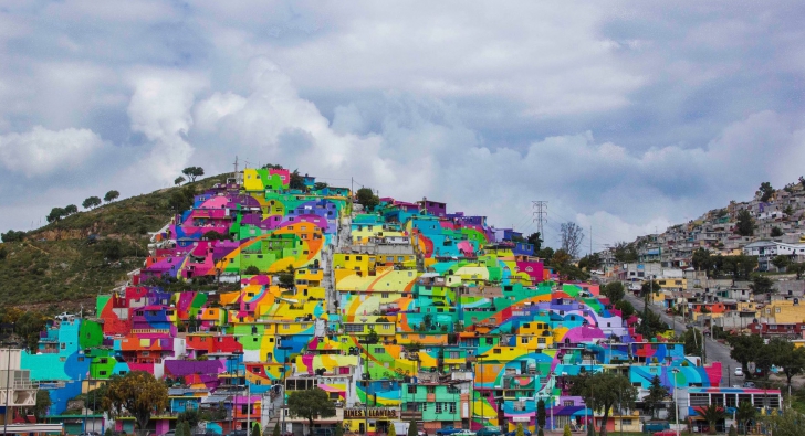 Orașul colorat în întregime