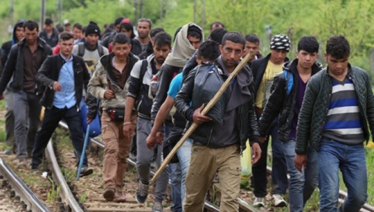 Criza imigranților ia amploare în Macedonia: 2.000 de refugiați, blocați la frontieră 