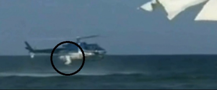 Acrobaţii de milionar! Fiul unui bogătaş român a sărit din elicopter direct în mare