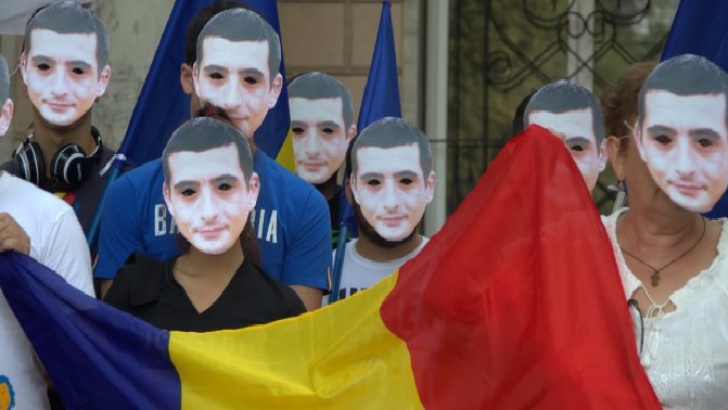 Ponta, întâmpinat cu un protest în Republica Moldova: "Dreptate pentru George Simion" FOTO