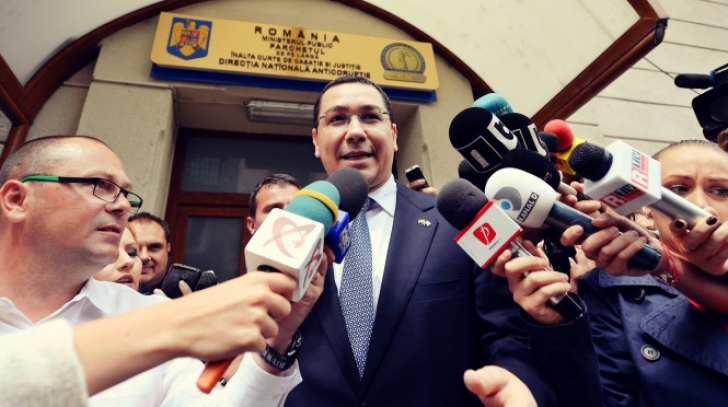 Victor Ponta, huiduit la intrarea în sediul DNA. Reacţia premierului, incalificabilă