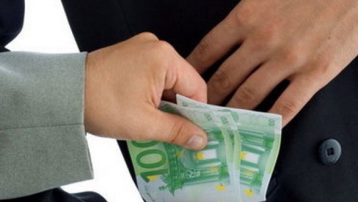 DNA: Șeful SJA Prahova a primit 20.000 de euro pentru a interveni în soluționarea unui dosar 