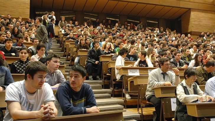 Peste 500 de locuri bugetate, rămase neocupate la universităţile din Cluj