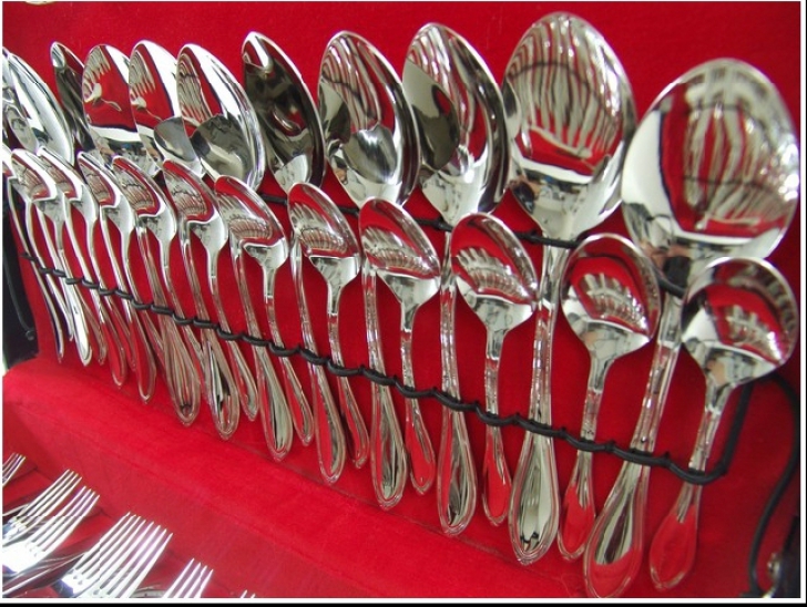 STUDIU INEDIT! Nu contează ce mănânci, ci mai degrabă cu ce mănânci!