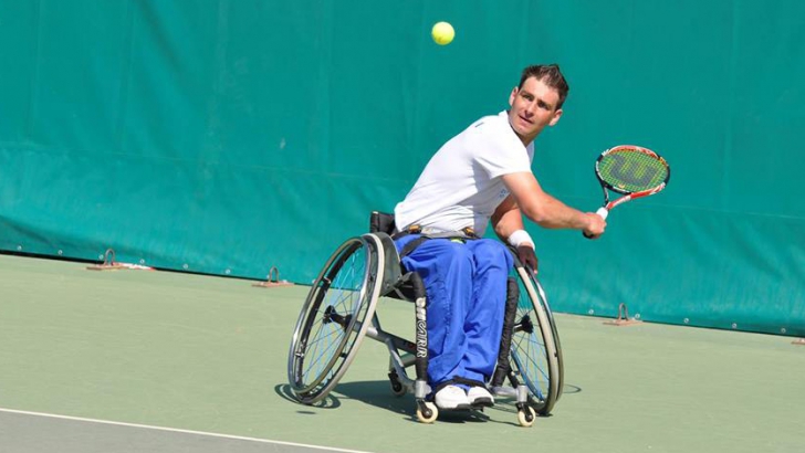Premieră la Bucureşti: în acest weekend are loc primul turneu de tenis de câmp în scaun rulant 