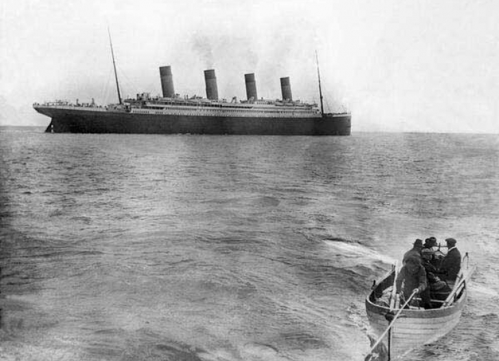 Aceasta este ultima poză cu Titanicul, înainte de scufundare. Istoricii au descoperit-o