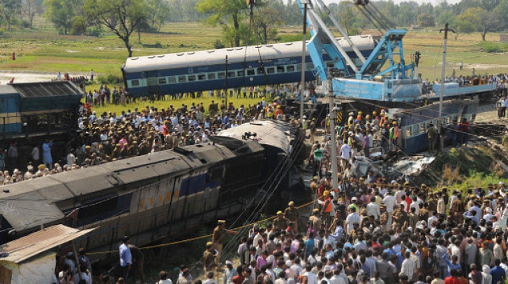 Cel puţin 20 de morţi, după deraierea a două trenuri, în India