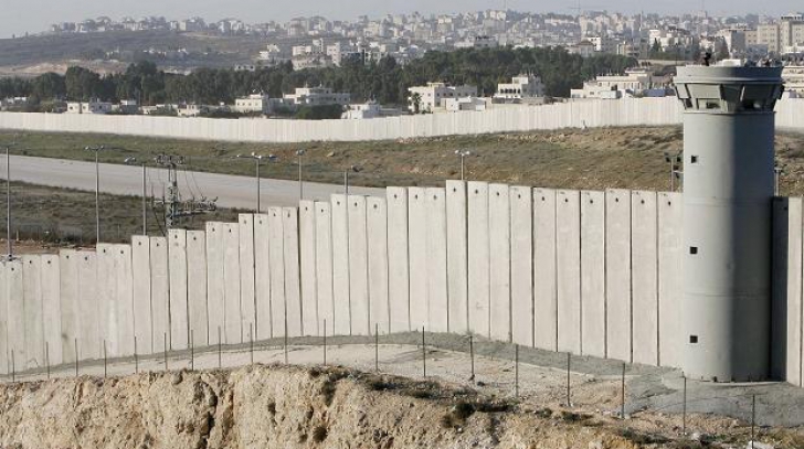 Turcia construiește un zid de beton la granița cu Siria