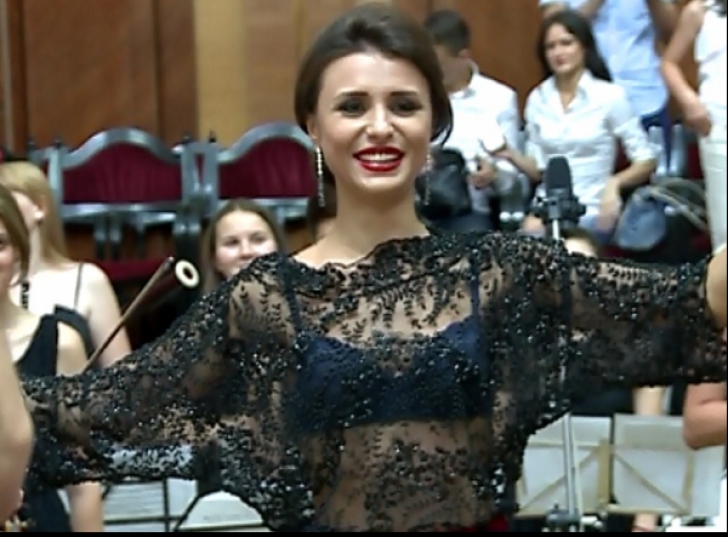 Dirijorul Tiberiu Soare şi soprana Valentina Naforniţă pornesc ,,Pe urmele lui George Enescu"