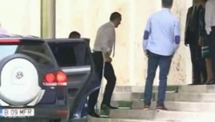 Victor Ponta, dezvăluire despre a doua operaţie la genunchi 