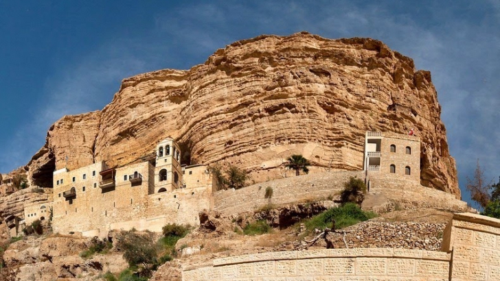 Gruparea Stat Islamic a demolat o mănăstire dintr-un oraş sirian cucerit luna aceasta