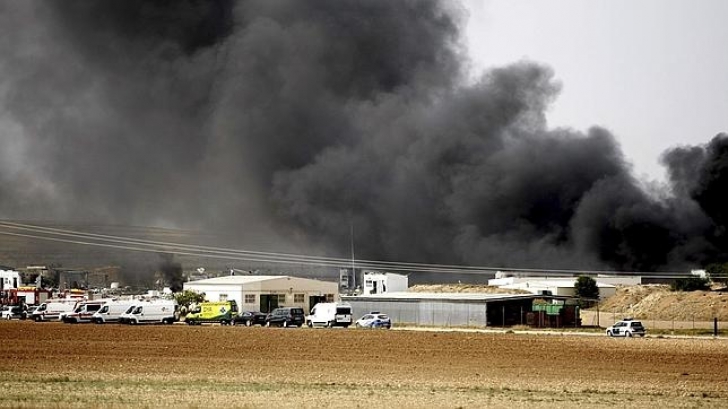 Imagini spectaculoase cu explozia de la o fabrică de artificii din Spania în care 5 oameni au murit