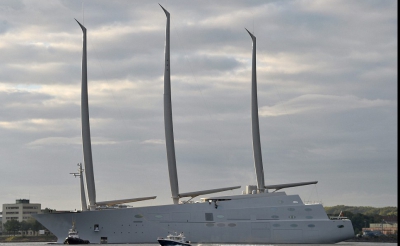 Cel mai mare iaht din lume a fost lansat la apă. Cum arată ambarcațiunea de lux de 400 de milioane $