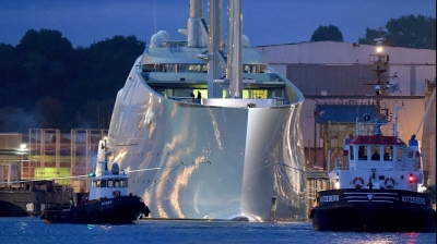 Cel mai mare iaht din lume a fost lansat la apă. Cum arată ambarcațiunea de lux de 400 de milioane $