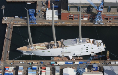 Cel mai mare iaht din lume a fost lansat la apă. Cum arată ambarcațiunea de lux de 400 de milioane $