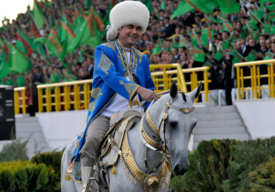 Iohannis, întâlnire cu liderul Turkmenistanului. Cine este Berdîmuhamedov, "cel mai iubit dictator" 