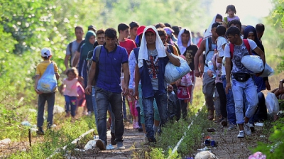 Criza refugiaţilor. Ungaria va crea un culoar prin care imigranţii să meargă spre Germania
