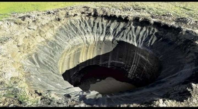 Crater uriaș &icirc;n Rusia