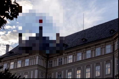 A apărut peste noapte pe Palatul Prezidențial din Praga. Cehii au rămas șocați când l-au văzut