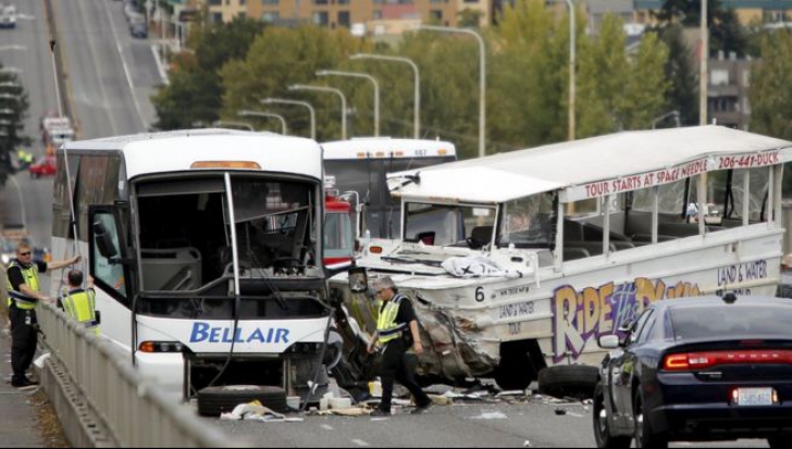 Carnagiu pe pod. Un autocar cu studenți străini s-a ciocnit de un autobuz: 4 morți și 44 de răniți
