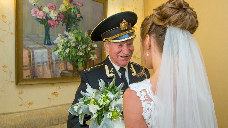  Primele poze de la nunta celui mai bătrân actor din Rusia. Cum arată şoţia lui. Esta atât de tânără