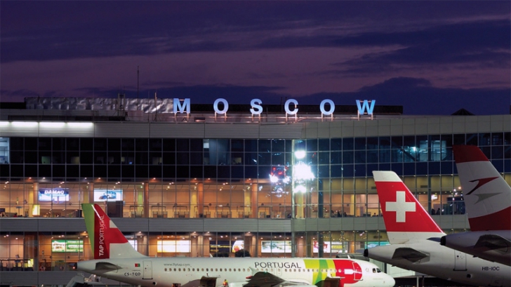 Incendiu pe aeroportul din Moscova. Mii de pasageri evacuaţi 