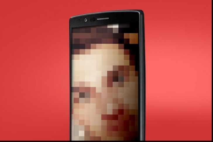 Te uiţi pe site-uri porno de pe telefon? Ce rişti să ţi se întâmple!