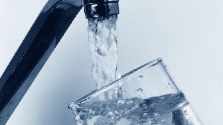 Cât de bine este să bei doi litri de apă pe zi. Ce spun cercetătorii    
