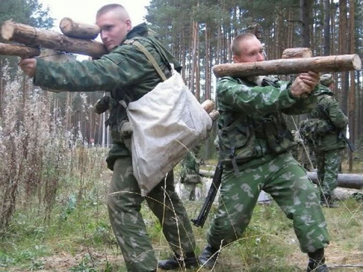 GALERIE FOTO. Soldaţii ruşi, pregătiţi de război. O să mori de râs când vei vedea ce fac