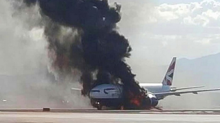 Incendiu la aeroport: un avion British Airways a luat foc. Doi pasageri au fost răniţi