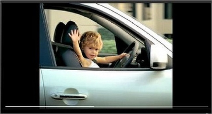 O şoferiţă din Constanţa şi-a lăsat copilul de 3 ani singur în maşină. Ce a urmat e din filme!