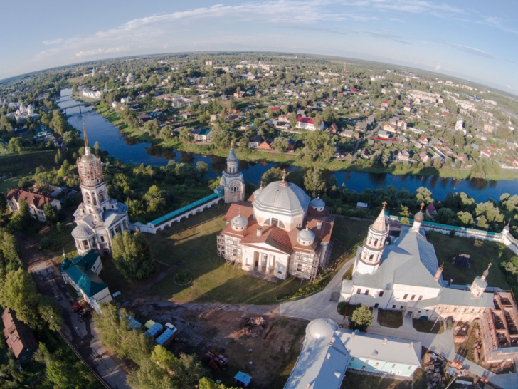 Biserici din Rusia care te vor lăsa cu gura cascată. Nu iţi imaginai că poate exista aşa ceva