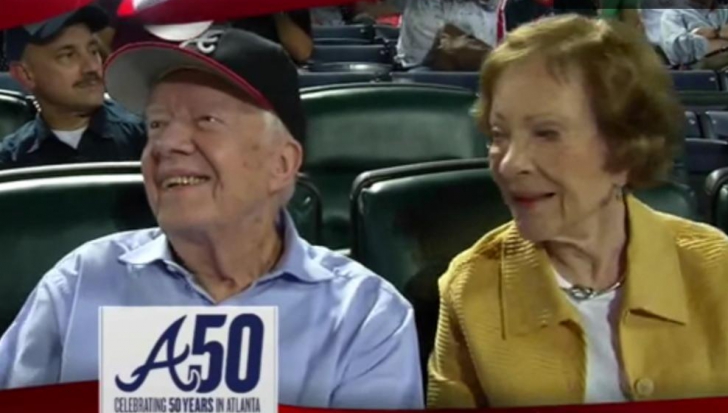 Jimmy Carter şi soţia lui, Rosalynn, surprinşi de "Kiss Cam". Cum au reacţionat