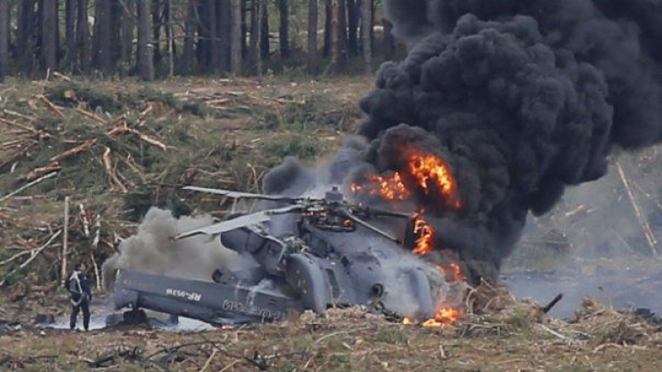 UPDATE. Tragedie! Un elicopter s-a prăbuşit în Harghita, după care a explodat. FOTO