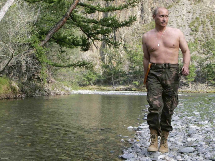 GALERIE FOTO. Cele mai extravagante fotografii cu Vladimir Putin